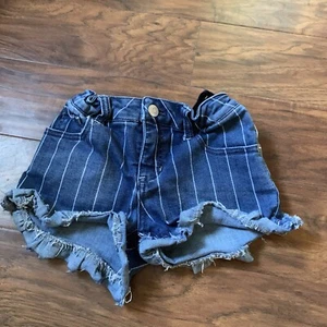 Cat and Jack Girls Denim Super Stretch Jean Shorts Ruffled Stripes Size 6/6x - Picture 1 of 3