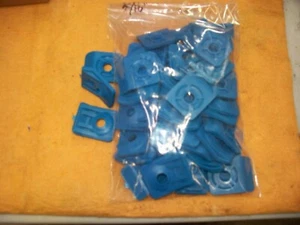 Snowmobile Track 5/16" Stud Backer Plate 48 Pack Angle Bender Blue Plastic NEW - Imagen 1 de 1