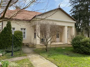 Schloss in neuem Zustand - Bild 1 von 18