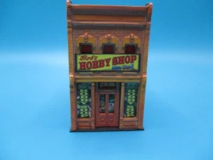 STRUTTURA PERSONALIZZATA COSTRUITA SCALA N - "BOB'S HOBBY SHOP" - DETTAGLIO FANTASTICO! - NUOVO! - Foto 1 di 6