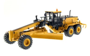 DIECAST MASTERS, Niveleuse CATERPILLAR 24M avec conducteur, échelle 1/50, DCM... - Bild 1 von 6