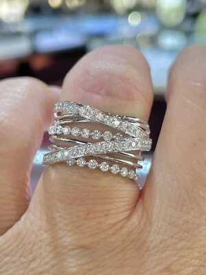 Anillo de compromiso cruzado corte redondo MOISSANITA 2,20 quilates enchapado en oro blanco de 14 quilates Foto 1 de 4