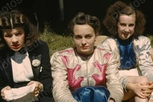 Vermont State Fair Show Girls 1940s 4x6 Reprint Of Old Photo - Bild 1 von 1