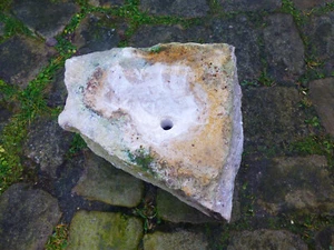 Quellstein Brunnenstein mit Loch für Quellsteinbrunnen Naturstein Nr. 1 Unikat - Bild 1 von 9