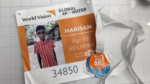 World Vision Global 6k for Water Marathon Medal and bib - Picture 1 of 4