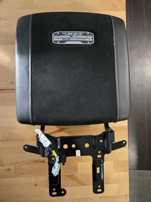 Tapa reposabrazos consola piso central RAM 1500 TRX Foto 1 de 4