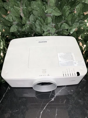 Proiettore SANYO PLC-XM100L   (uguale EIKY LC-XL100 e LX505) - Image 1 of 4