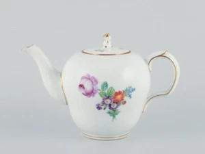 Royal Copenhagen, Saxon Flower, a teapot hand-decorated with polychrome flowers - Picture 1 of 7