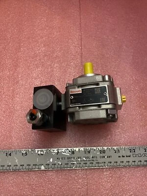 Rexroth Internal Gear Pump R901021469 With Pressure Control Valve Attached - Image 1 of 4