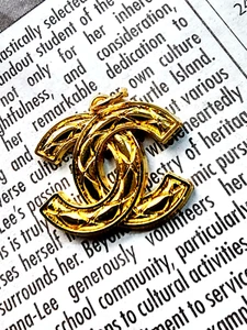 Chanel button Large Bright Gold 25 mm Zipper Pull - Picture 1 of 3