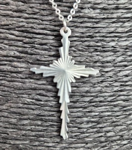 Vintage 1975 Diamond Cut Cross Pendant Sterling Silver 925 & 17in Silver Chain - Picture 1 of 4