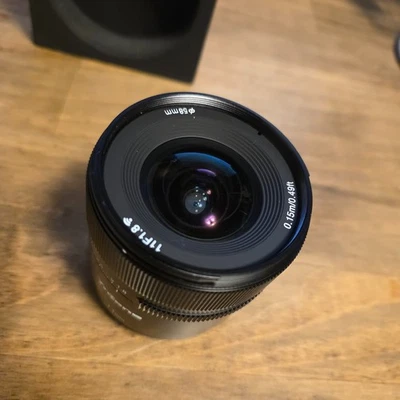 Obiettivo Yongnuo 11mm f/1.8 (APS‐C) per Sony attacco E — Ottime condizioni - Immagine 1 di 4