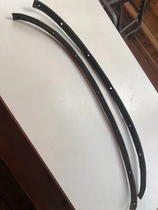 63 64 65 66 67 Corvette Coupe 3832113 & 3832114 Roof Ledge Weatherstrip Seal - Picture 1 of 3