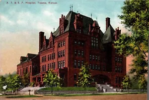 CARTOLINA FERROVIA A. T. & S. F. OSPEDALE TOPEKA KANSAS - Foto 1 di 2