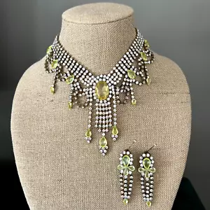 COLLANA E ORECCHINI VINTAGE ANNI 40 FIRMATI BIJOUX MG VERDE LIMONE STRASS TRASPARENTI - Foto 1 di 18