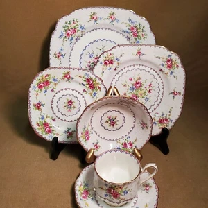 Royal Albert Petit Point - 6 Pc Dinner Set - Square - Excellent Used Condition - Picture 1 of 9