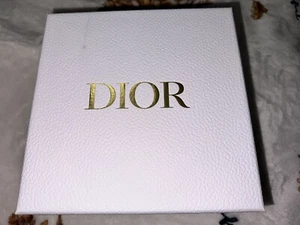 Caja de regalo blanca vacía DIOR con bolsa de algodón - Imagen 1 de 9