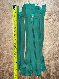 Pack of 10 Green Zips - 8 inches / 21cm - BRAND NEW - Picture 1 of 1