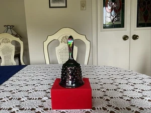 Fenton Amethyst Karneval Glocke - 6" hoch -, Knopfmuster - Bild 1 von 6