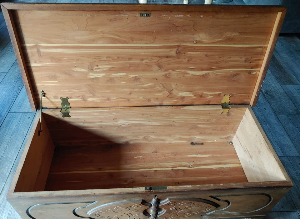 Cobertor de cedro vintage inglês estilo Tudor levantado peito/baú de esperança com chave anos 30? - Imagem 1 de 4