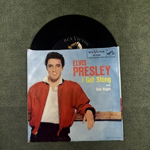Elvis Presley I Got Stung One Night, Single 45 Vinyl Vintage Record 1950s - Picture 1 of 7