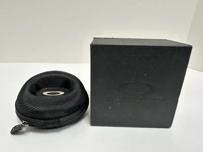 Estuche de reloj de viaje Oakley suave con caja. Caja de reloj Oakley Foto 1 de 4