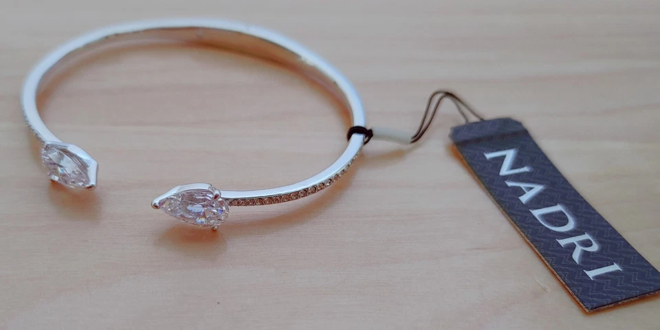 Nadri CZ 泪珠铰边袖口手链 80 美元全新带标签 — 第 1/1 张图片