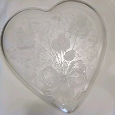 Plato de vidrio transparente en forma de corazón de San Valentín Love 12,5" X 13" vintage  Foto 1 de 4