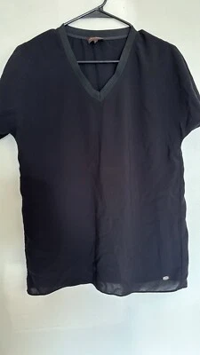 Camiseta Adolfo Domínguez Negra Fluida Cuello en V Con Manga Corta Caída Talla 40 Foto 1 de 4