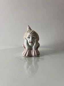 Vintage Bust Figurine Porcelain Ceramic Beautiful Girl Head Resting/Hands 5.6'' - Bild 1 von 5