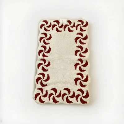 Tapete de banho Pottery Barn hortelã-pimenta redemoinho branco vermelho feriado 21"" X 34"" novo com etiquetas🎄  - Imagem 1 de 4