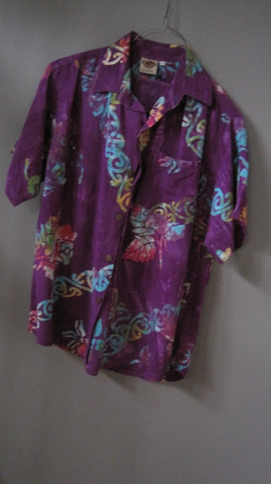Around the Globe Purple Print SS Shirt, Mens Small - Image 1 of 1