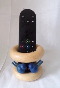 Aarikka Finlandia Cellulare in Legno Uccellini Blu, Supporto Telecomando con Clip - Foto 1 di 23