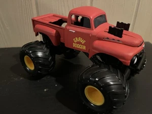 Grave Digger Monster Jam Truck Maßstab 1:24 Die-Cast rot Classic Retro Rost ohne Box - Bild 1 von 8