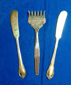 ANTIQUE MASTER KNIVES (PAIR) & A SARDINE FORK ALL SILVER PLATE 102025C - Picture 1 of 8