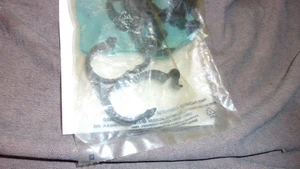 FORD . W703811-S300. ( SEE MODELS BELOW ) 4 HCI HOSE CLIP UNOPENED PACKAGE. NOS - Imagen 1 de 1