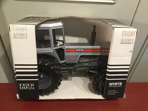 Tractor Field Boss 1/16 a escala vintage modelos blancos 2-135 rayas rojas excelente estado - Imagen 1 de 8