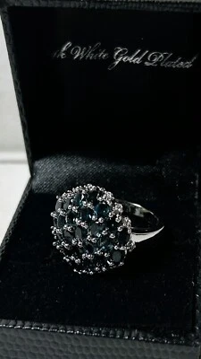 Anillo chapado en oro blanco de 14 quilates Gold Coast talla 7 topacio Stone Burst solitario para mujer Foto 1 de 4