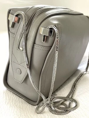 Diseñador PHILLIP LIM $650 Bolso de hombro de cuero gris correa de cadena plateada Foto 1 de 4