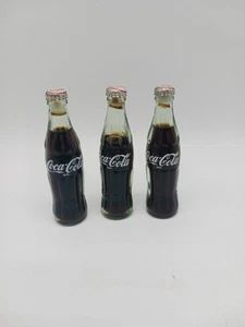 Miniatur 3" Coca Cola Glasflaschen mit Metallkappen - 3er Set Vintage 1980er - Bild 1 von 3