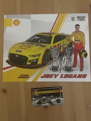 Tarjeta de héroe firmada por NASCAR 2023 Joey Logano Shell Pennzoil 2x NASCAR 8x10 certificado de autenticidad Foto 1 de 4