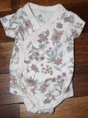 Body estilo kimono recién nacido bebé niña - 0-3 meses.- ¡Lavado nunca usado! Foto 1 de 4