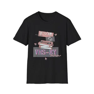 80s Pastel You're SO VHS-ey Tee Retro Video Cassette Pink Grau Soft T-Shirt 90s - Bild 1 von 4