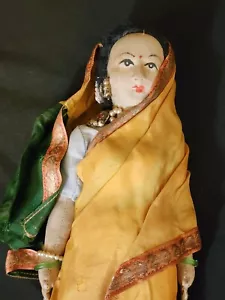 Vintage indische hinduistische Stoffpuppe traditionelles Kleid handbemalt Schmuck Akzent B2 - Bild 1 von 10
