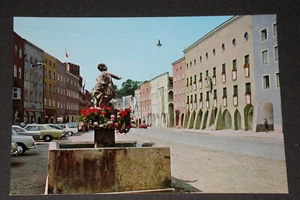 133) AK Mühldorf Inn Stadtplatz mit Rathaus Hauptstraße Brunnen Autos Geschäfte - Picture 1 of 2
