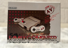 New Nintendo Famicom AV Console CIB Excellent Condition 2 Controllers Japan