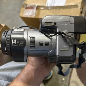 Sony Mavica MVC-FD9 Digitalkamera mit & Kameratasche, Ladegerät, Steadyshot 14x - Bild 1 von 11