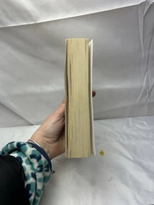 Shantaram by Gregory David Roberts (in RUSSIAN) paperback - Picture 1 of 1