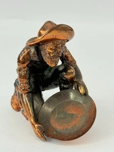 Vintage rame metallo minatore minerario panning per oro panning figura Alaska - Foto 1 di 22