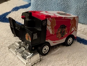 UNGLAUBLICHE ZAMBONI CHICAGO BLACKHAWKS MASSSTAB 1:50 MFG 2012 EINIGE GEBRAUCHSSPUREN VON MAISTO - Bild 1 von 15